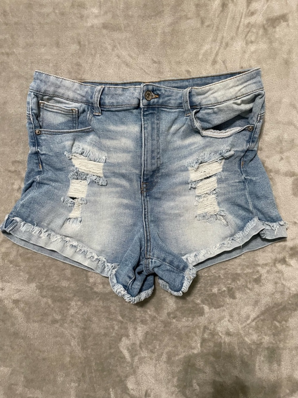 Ariya Jeans Light Blue Distressed Denim Shorts Size 15/32